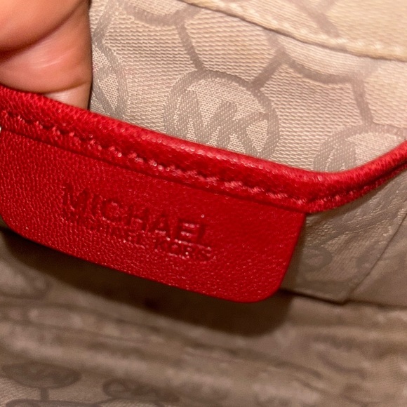 Micheal Kors messenger bag - Picture 3 of 6